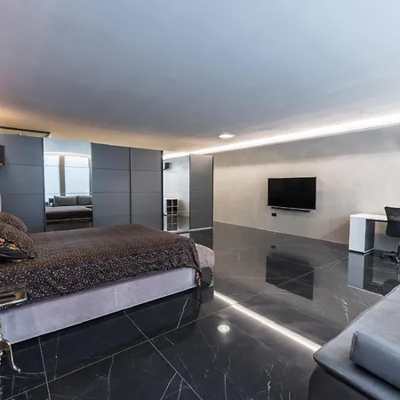 Royal Apartment *