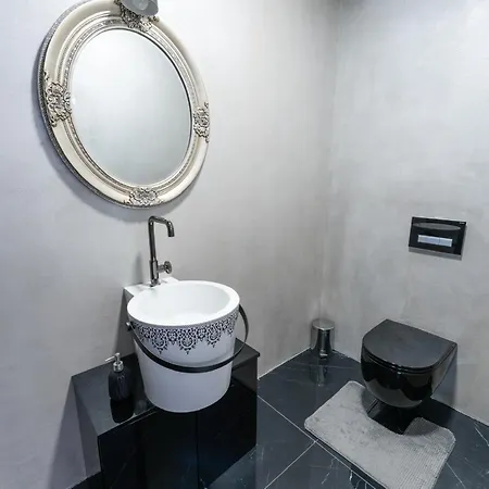 Royal Apartment *